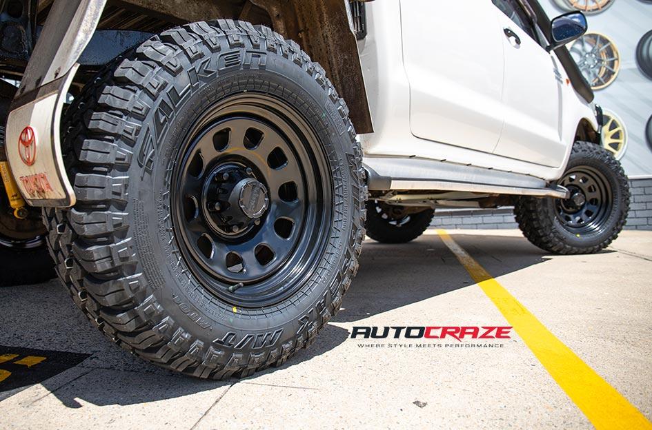 TOYOTA HILUX N70 4WD D HOLE BLACK